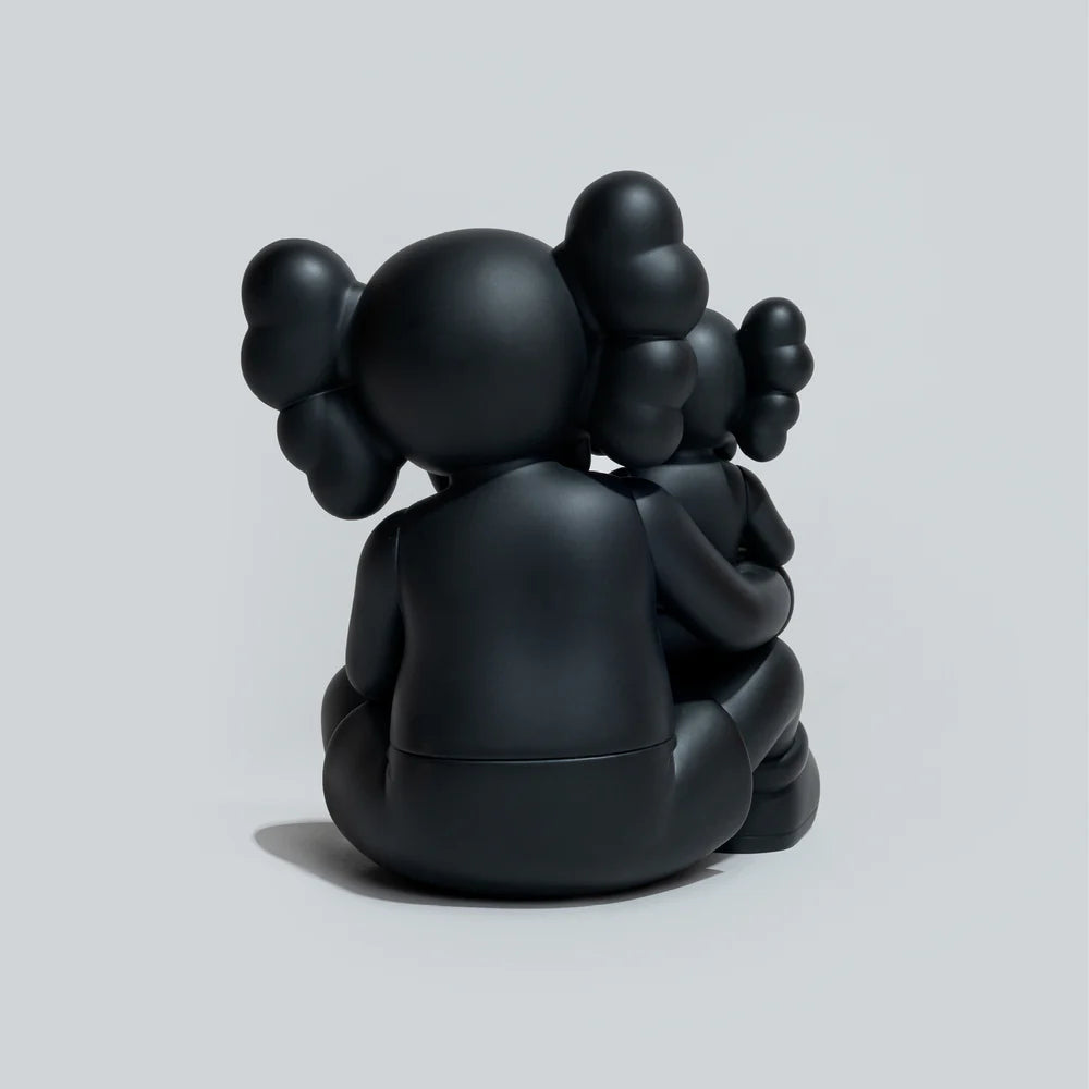 KAWS HOLIDAY: CHANGBAI MOUTAIN 藝術家玩具 黑色