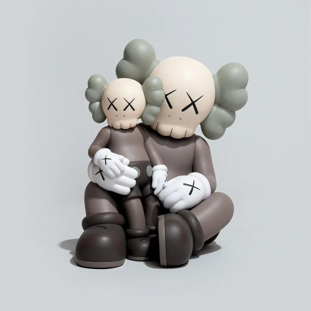 KAWS HOLIDAY: CHANGBAI MOUTAIN 藝術家玩具 棕色