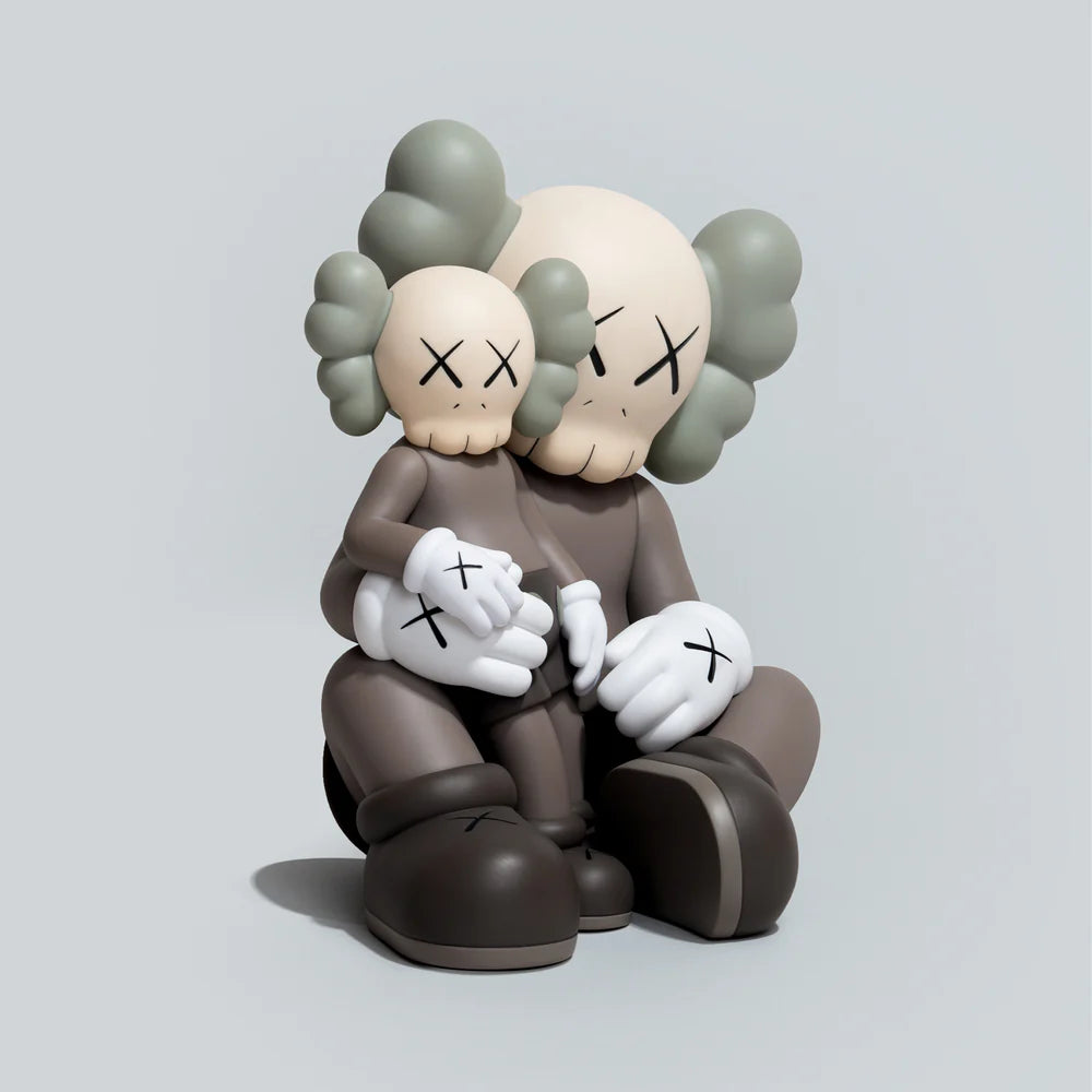 KAWS HOLIDAY: CHANGBAI MOUTAIN 藝術家玩具 棕色